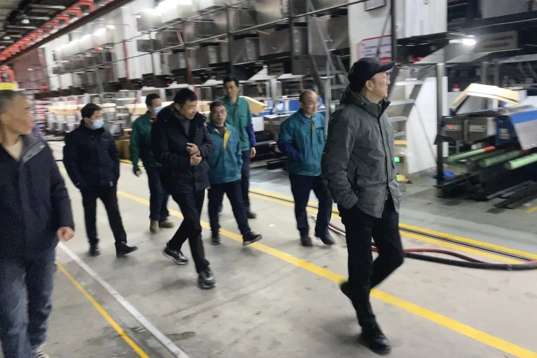 Déanann Changshu Polyester cigireachtaí sábháilteachta sula dtosaíonn tú ag obair arís